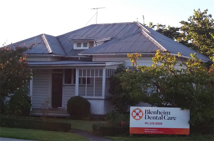 Commercial dental surgery roof before reroofing