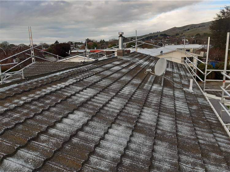 Worn shingle tile roof before replacement