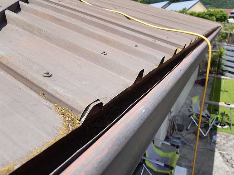 Corroded internal fascia gutter before conversion