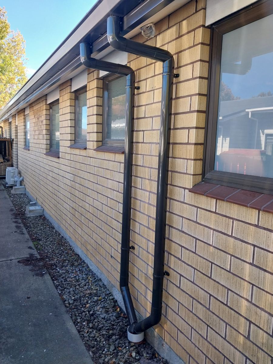 Completed fascia, gutter and downpipe on a brick home